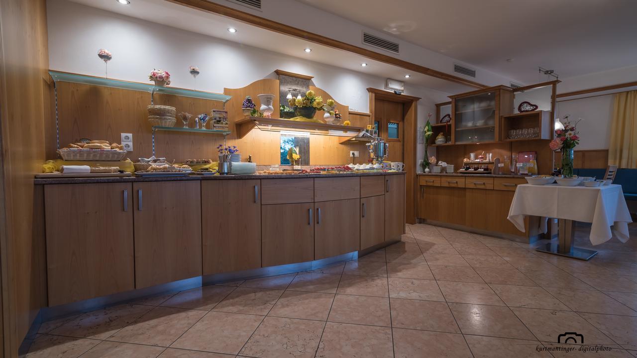 Frühstückspension Kreuzstein 3*